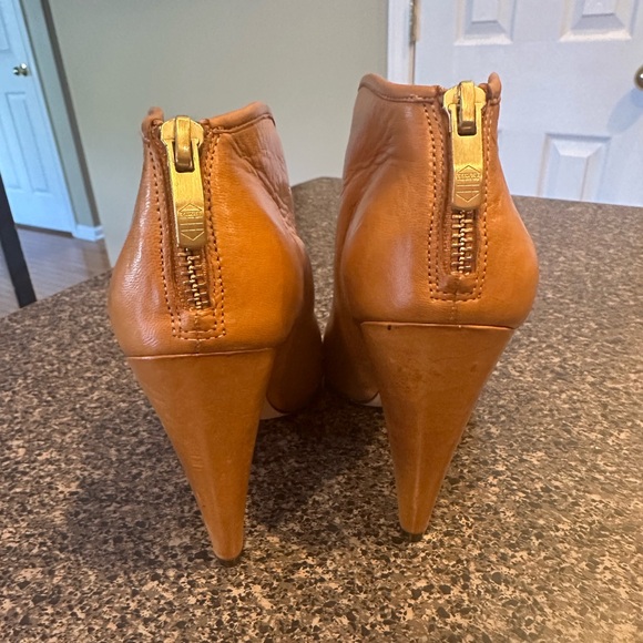 Vince Camuto Amber Peep Toe Bootie Size 7 - Picture 3 of 8